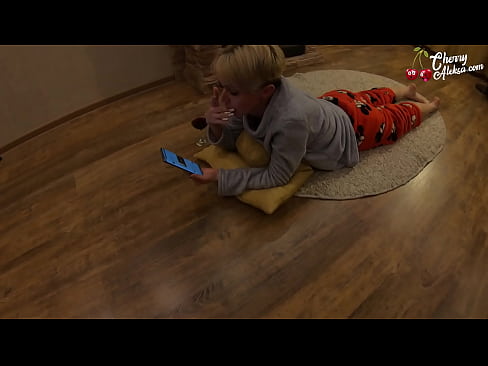 ❤️ Nora blondinka sesa velikega kurca in poskakuje na njem - analni seks ❌ Super seks pri nas ❌